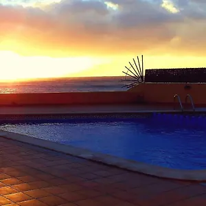 appartement-lona-el-cieno-mit-pool-direkt-am-meer.in-canary-islands.com/